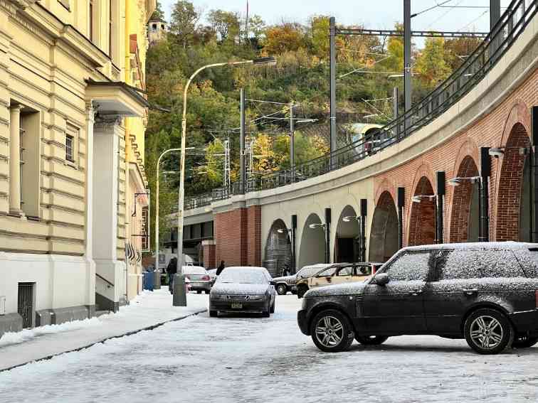 《生化危机》新电影片场照曝光:白雪皑皑的浣熊市?(图3) 《生化危机》新电影片场照曝光:白雪皑皑的浣熊市?