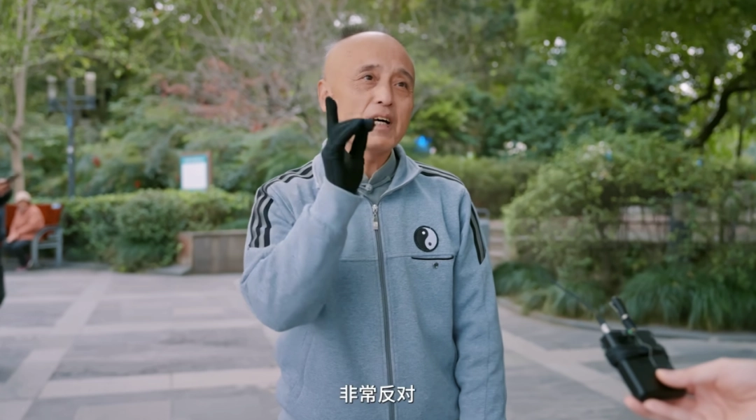 当我在看60岁的老人打电竞比赛时，我在看什么