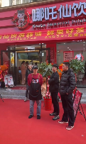 敢跟雪王中门对狙的杂牌奶茶“哪吒仙饮”，到底都是从哪来的？